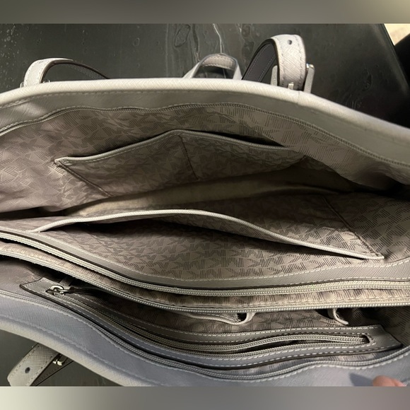 Light Grey Michael Kors Jet Set Tote - Picture 3 of 7